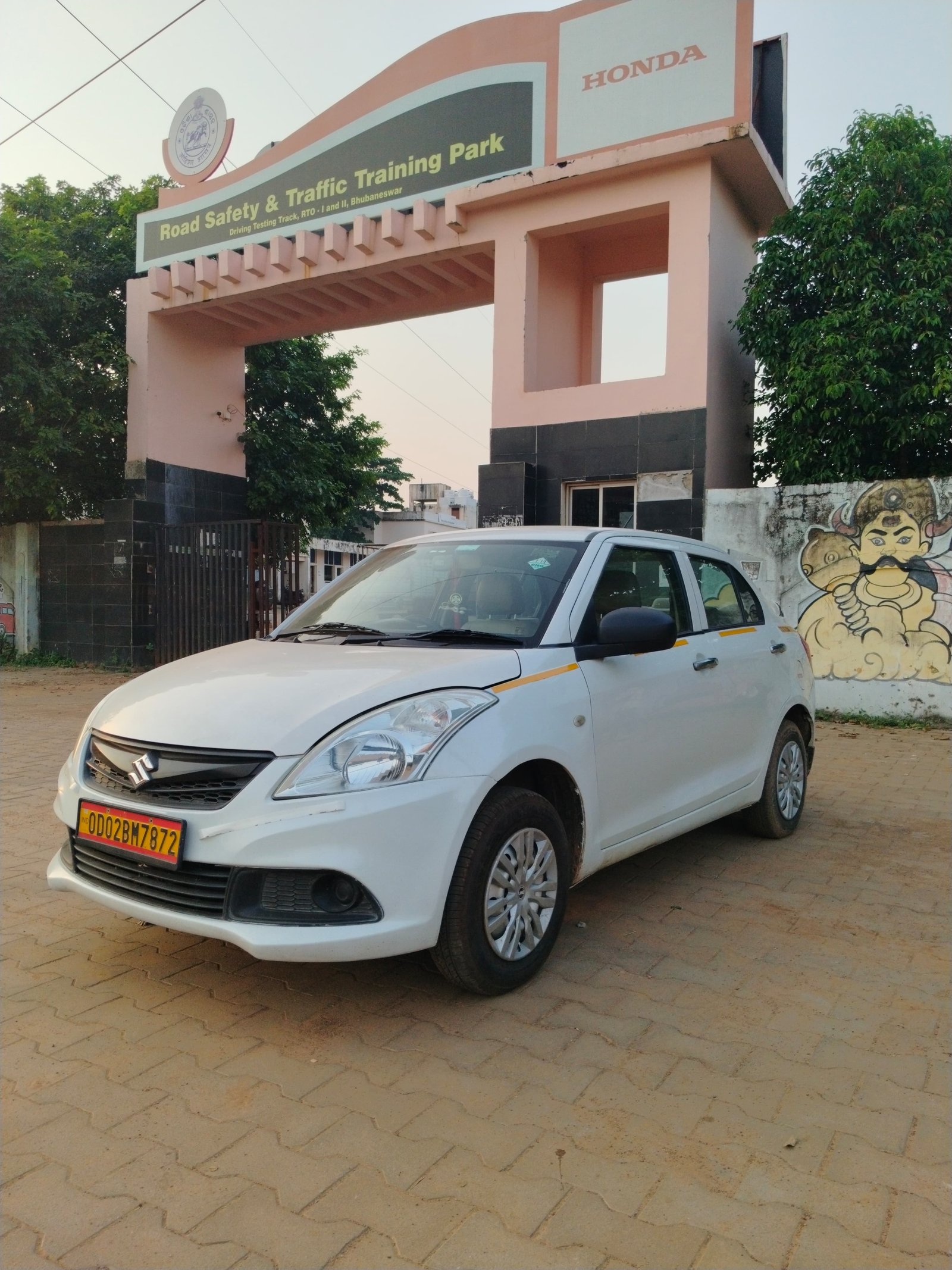 Vehicle image 10