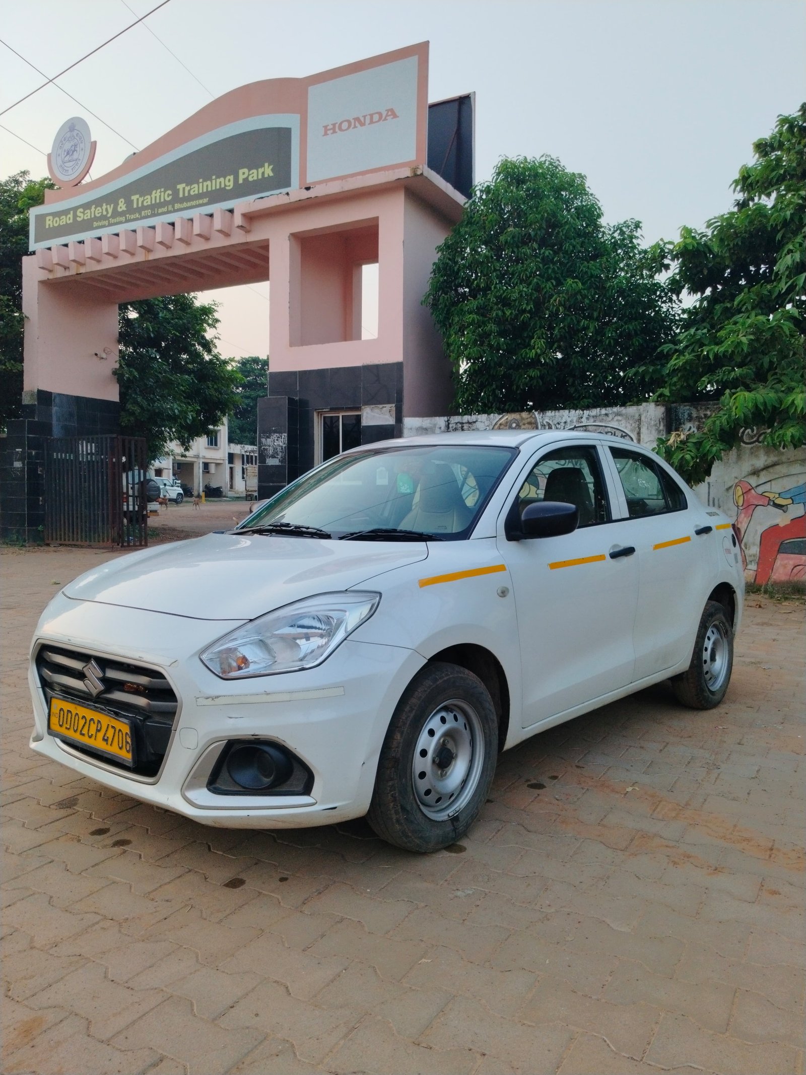 Vehicle image 13