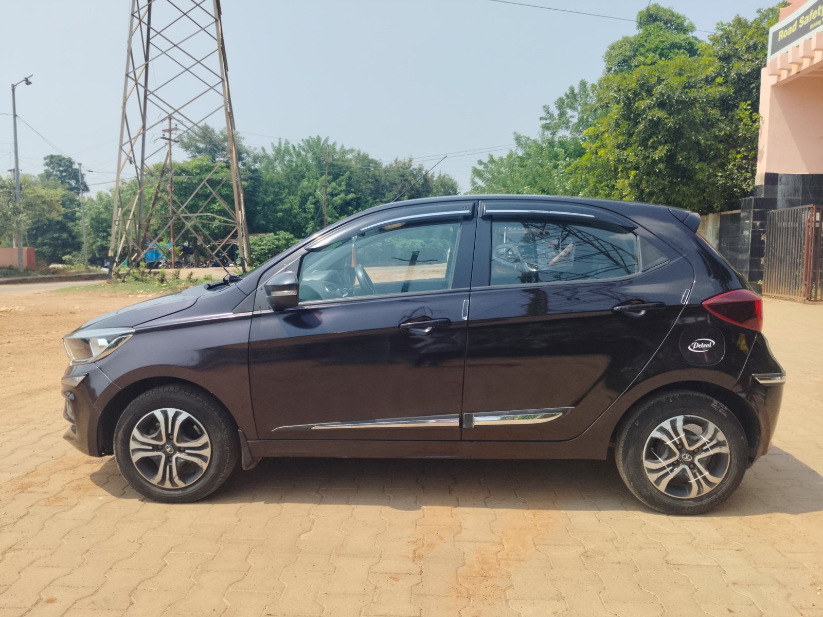 Vehicle image 10