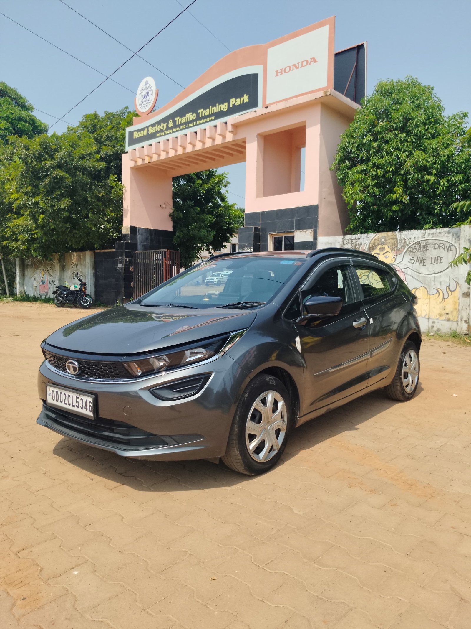 Vehicle image 8