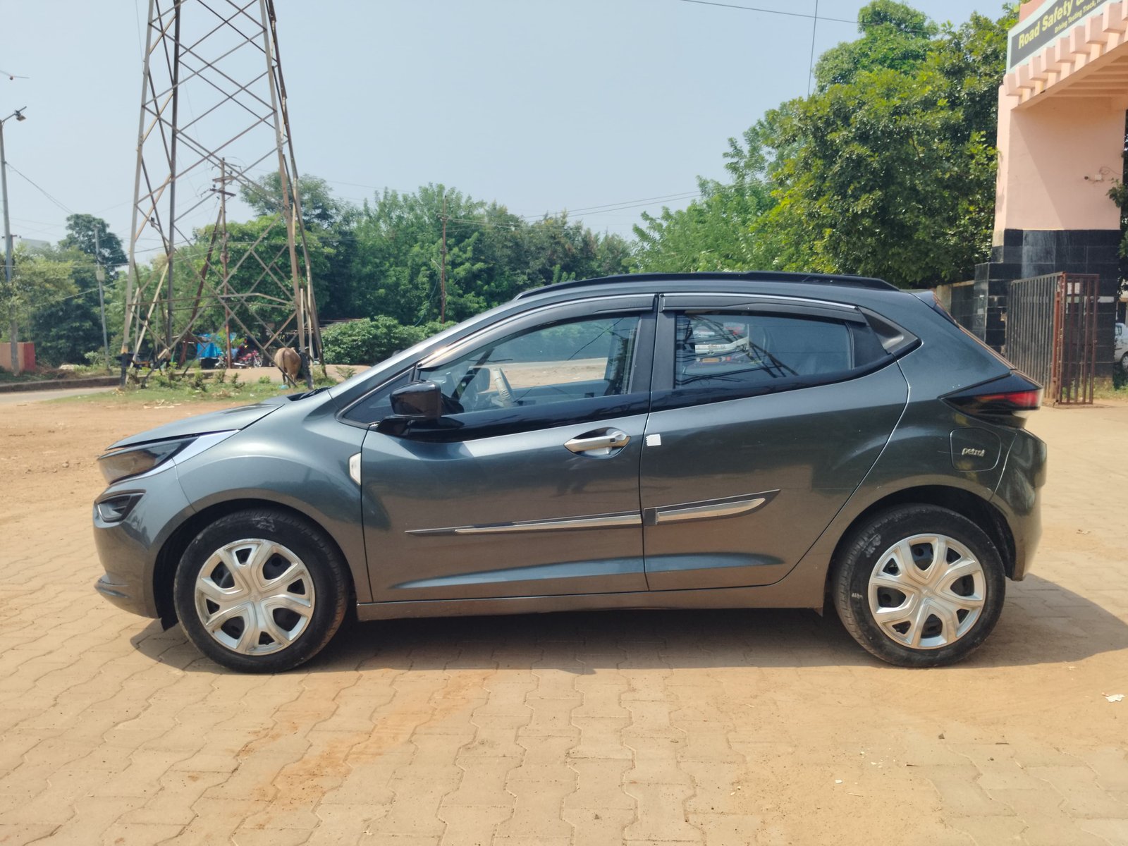 Vehicle image 9