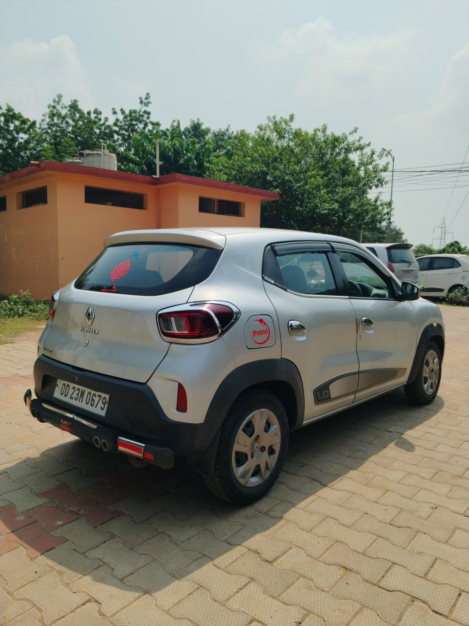 Vehicle image 9