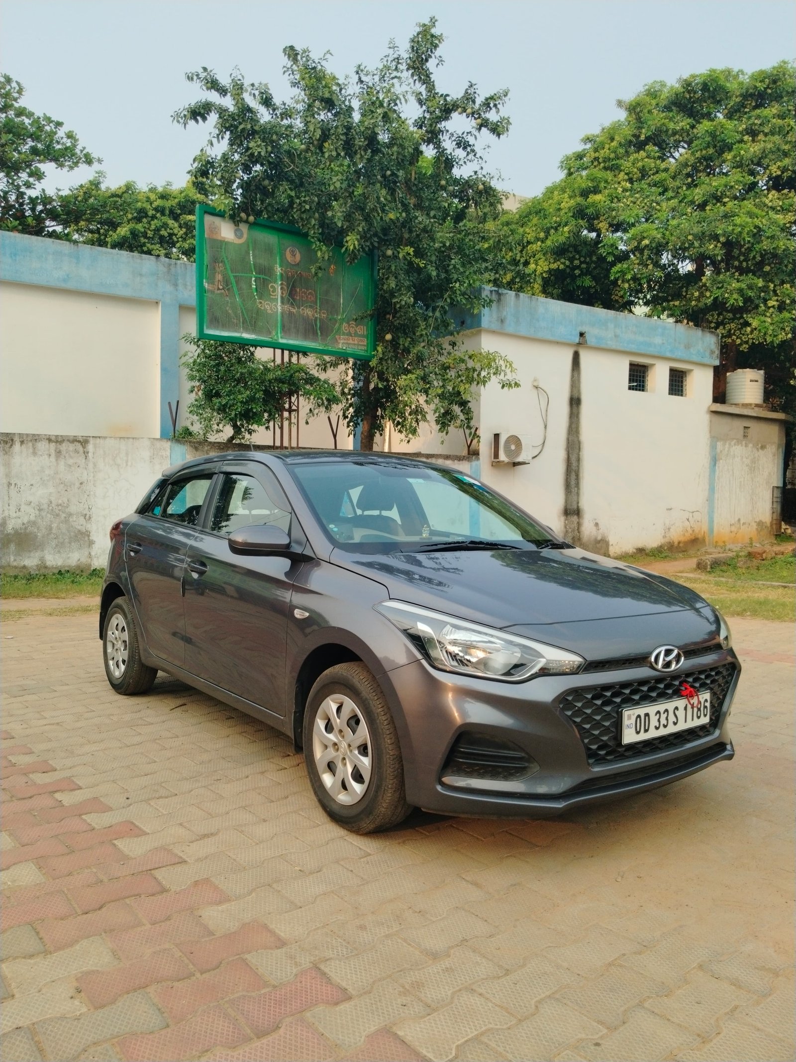 Vehicle image 9