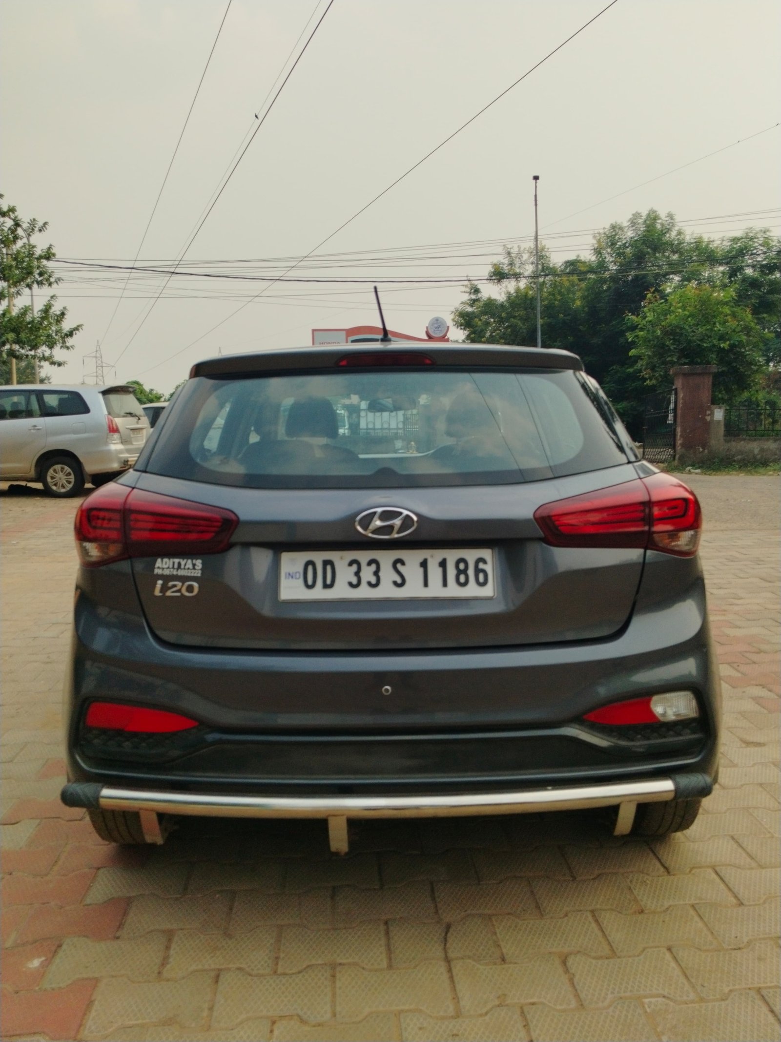 Vehicle image 12