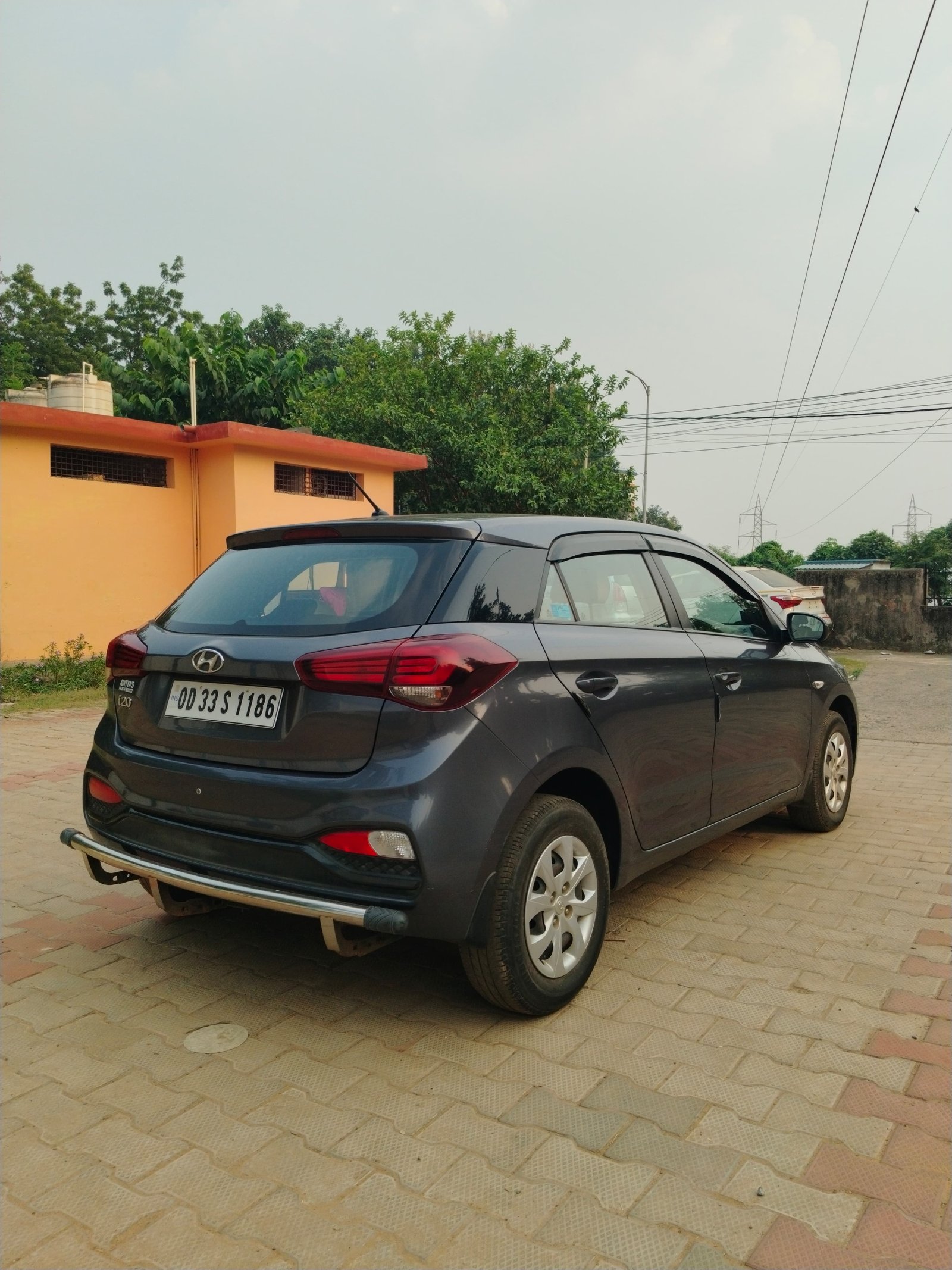 Vehicle image 11