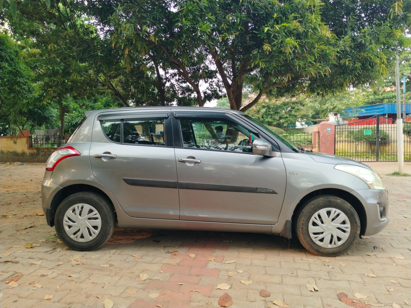 Vehicle image 5
