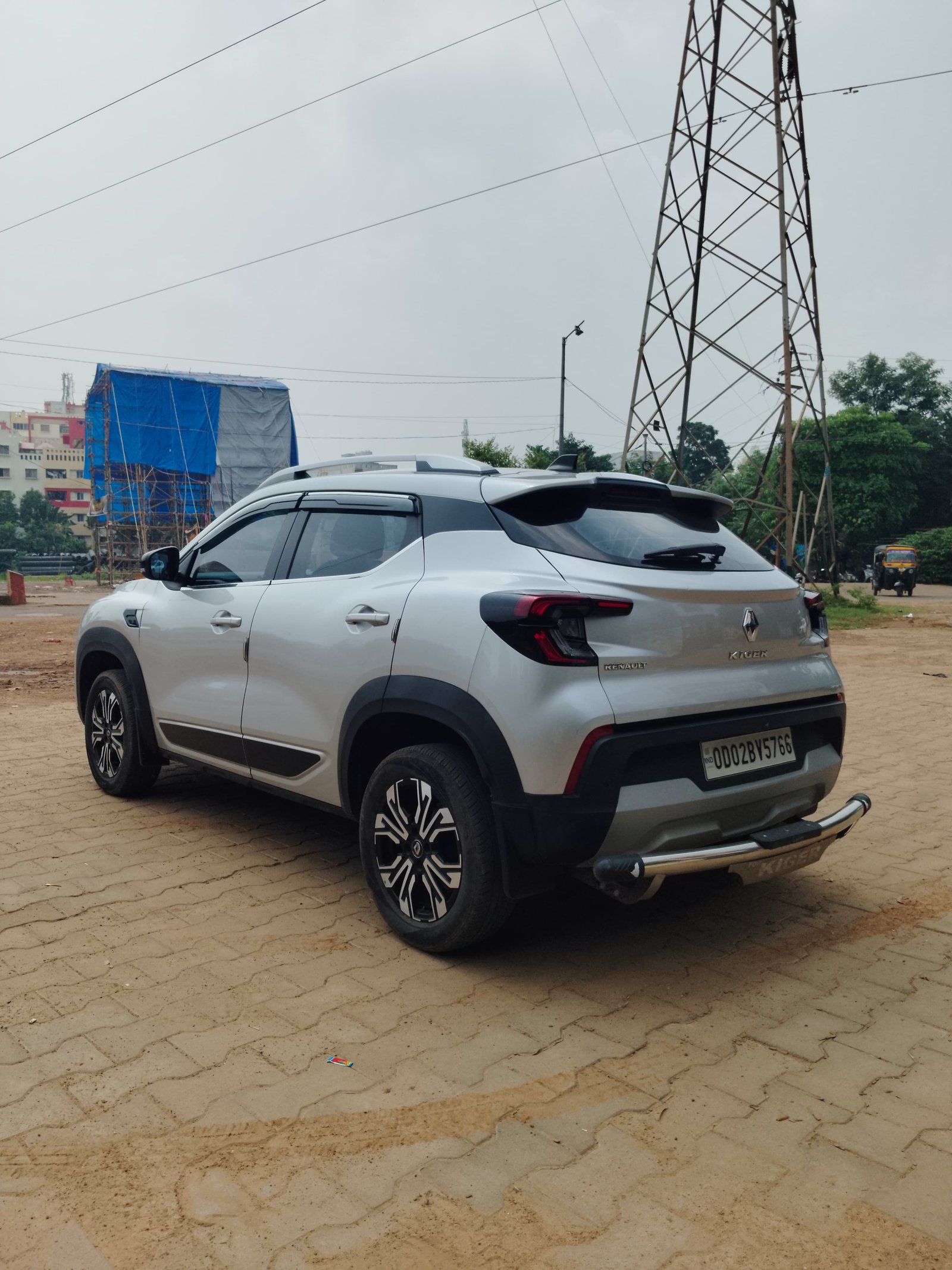 Vehicle image 12
