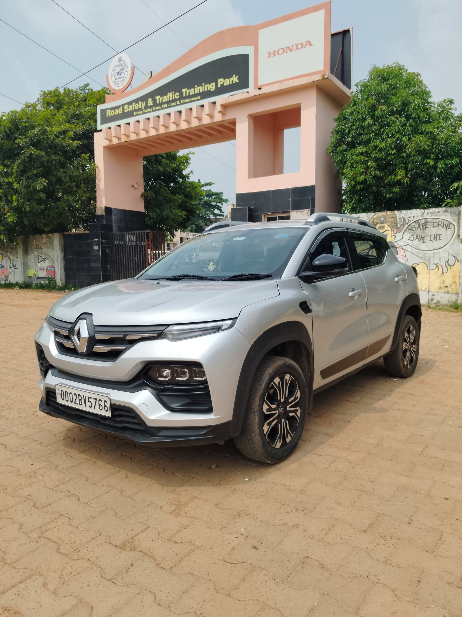 Vehicle image 10