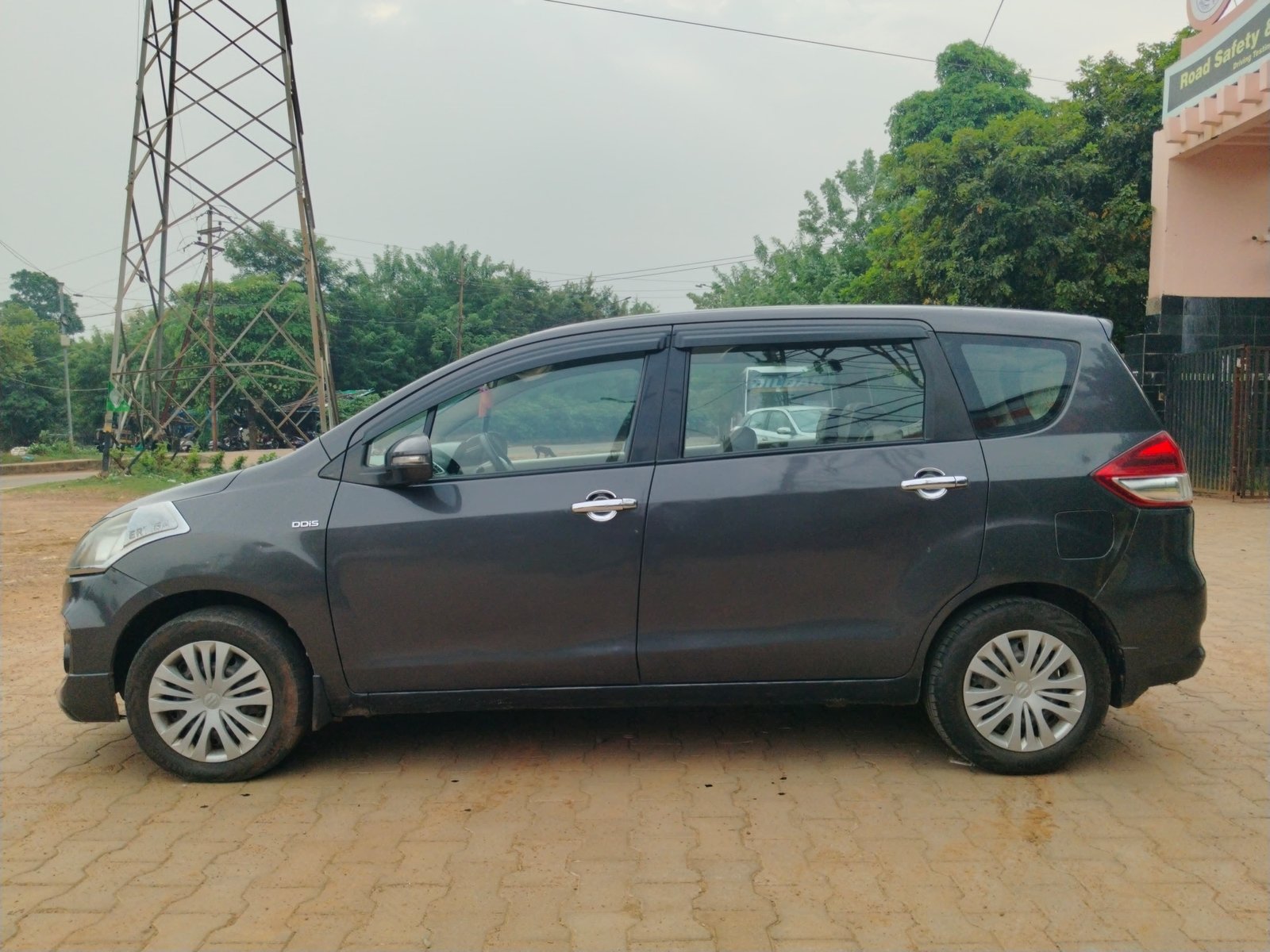 Vehicle image 6