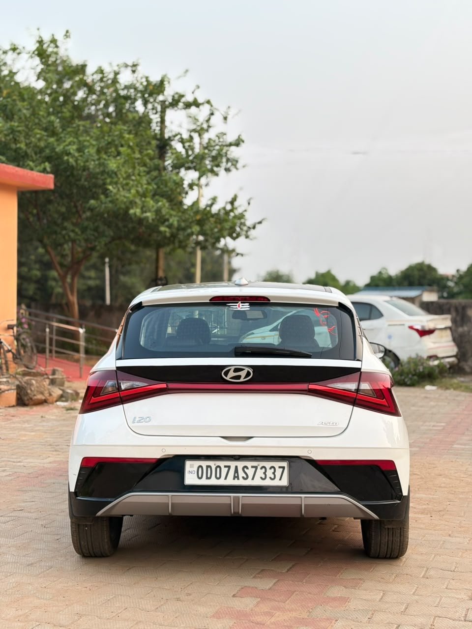 Vehicle image 19